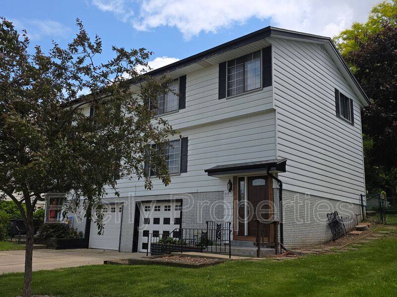 Townhouse for rent at 219 McDivitt Lane, Mukwonago, WI 53149