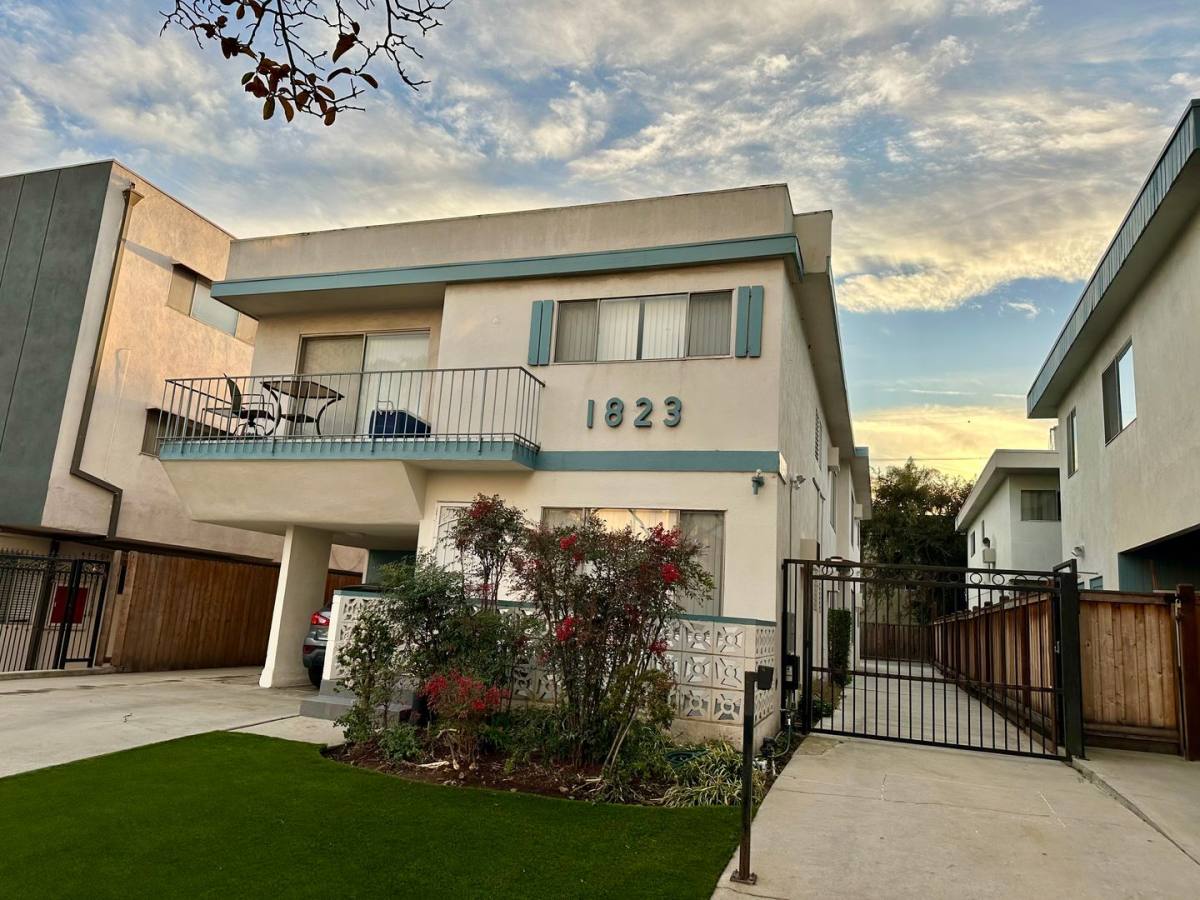 Apartment for rent at 1823 Camden Ave, Los Angeles, CA 90025