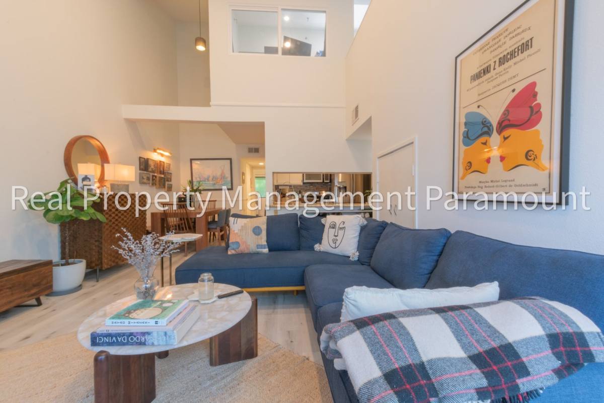 Townhouse for rent at 6665 Franklin Ave #18, Los Angeles, CA 90028