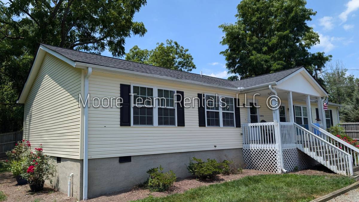 Apartment for rent at 1105 Maple St, Hendersonville, NC 28792