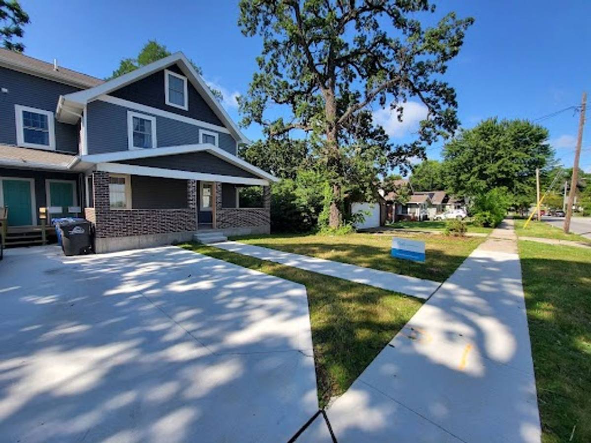 Apartment for rent at 2406 Woodland Ave, Des Moines, IA 50312