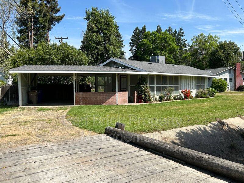 1101 E N Bear Creek Dr, Merced, CA 95340