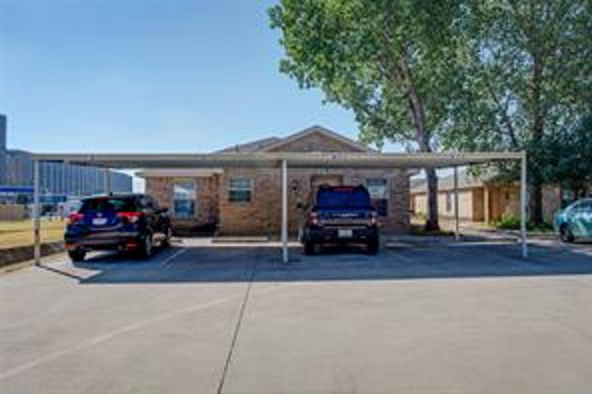 Apartment for rent at 121 Cambridge Dr, Fort Worth, TX 76179