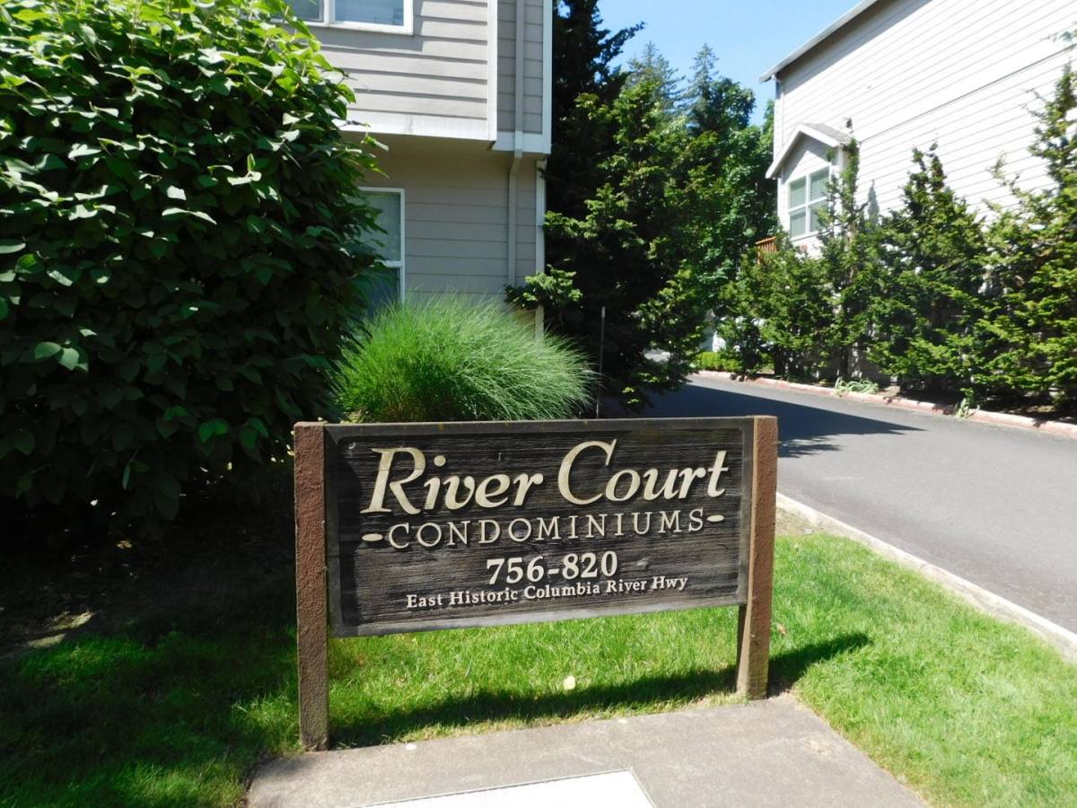 Townhouse for rent at 780 E Historic Columbia River Highway, Troutdale, OR 97060