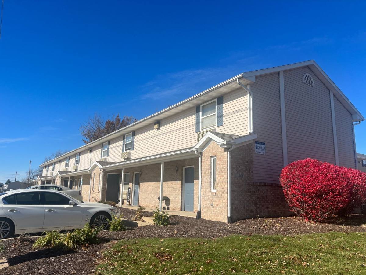 Apartment for rent at 1701-1705 Rt Dunn Dr, Bloomington, IL 61701
