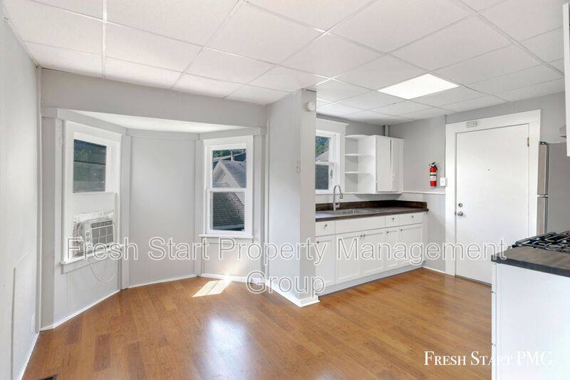 Apartment for rent at 613 Davis St #D, Kalamazoo, MI 49007