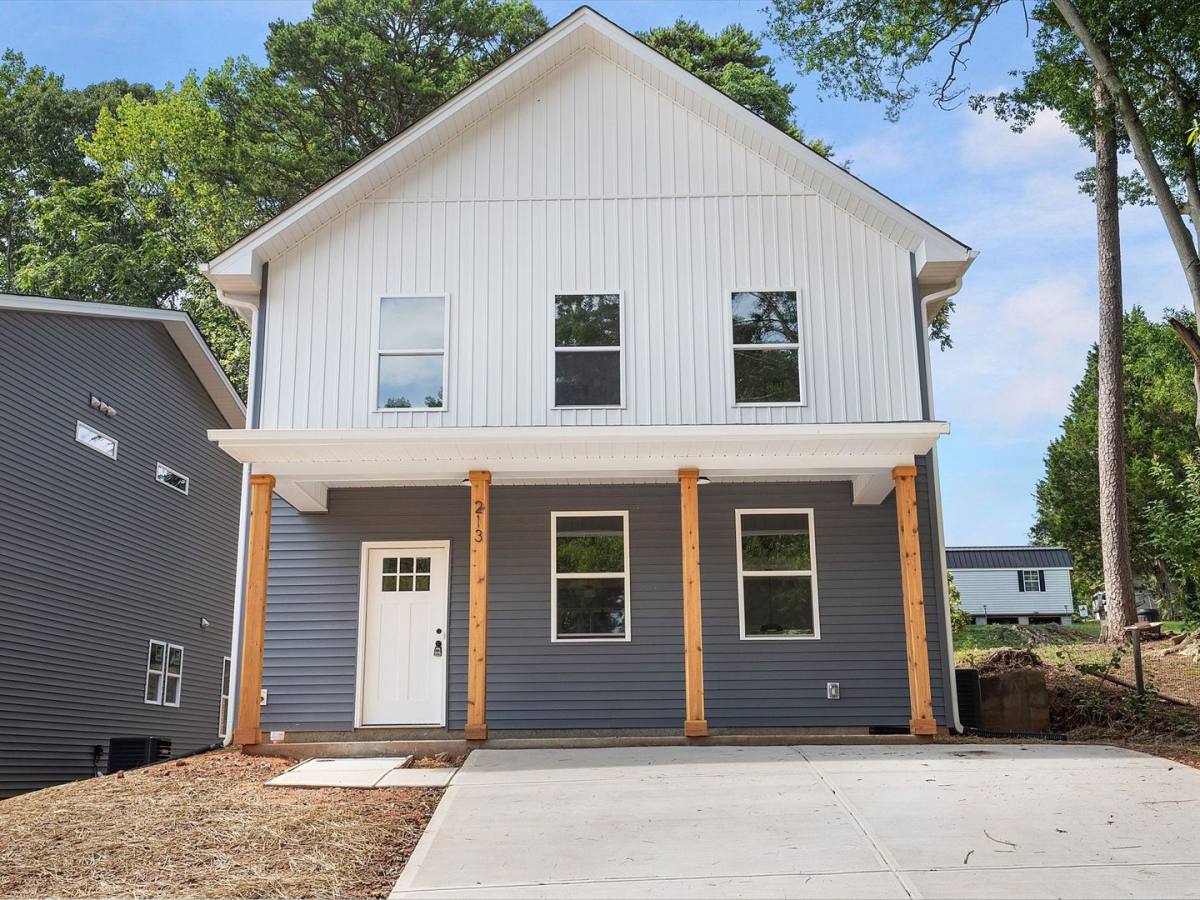 Townhouse for rent at 213 9th Ave SE, Hickory, NC 28602