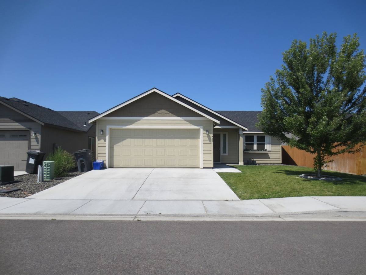 House for rent at 751 N Williams St, Kennewick, WA 99336