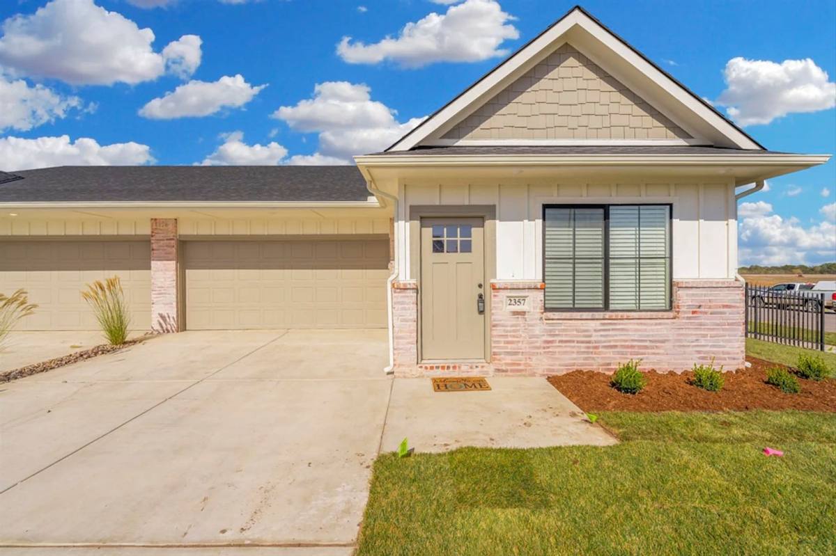 Townhouse for rent at 2127 W Elk Ridge Ave, Goddard, KS 67052