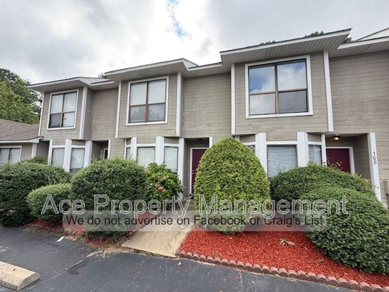 Townhouse for rent at 110 Aloha Dr, Fayetteville, NC 28311