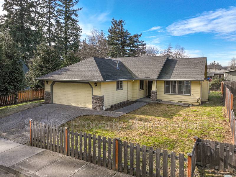House for rent at 4437 SE 125th Ave, Portland, OR 97236