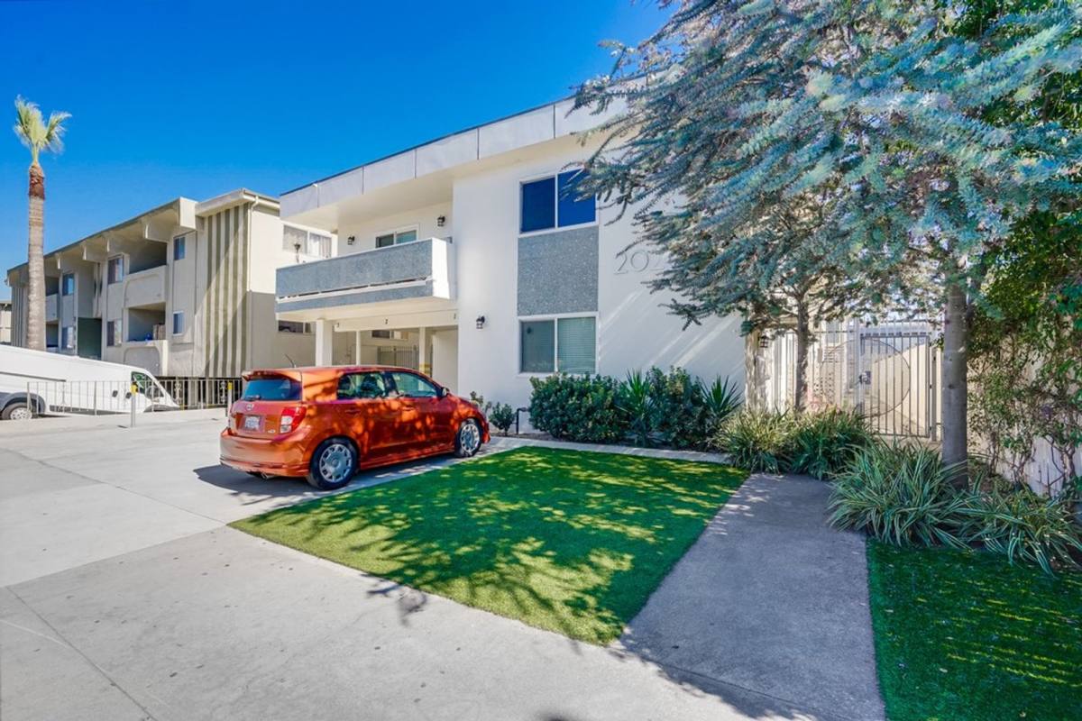 Apartment for rent at 2026 Shenandoah St, Los Angeles, CA 90034