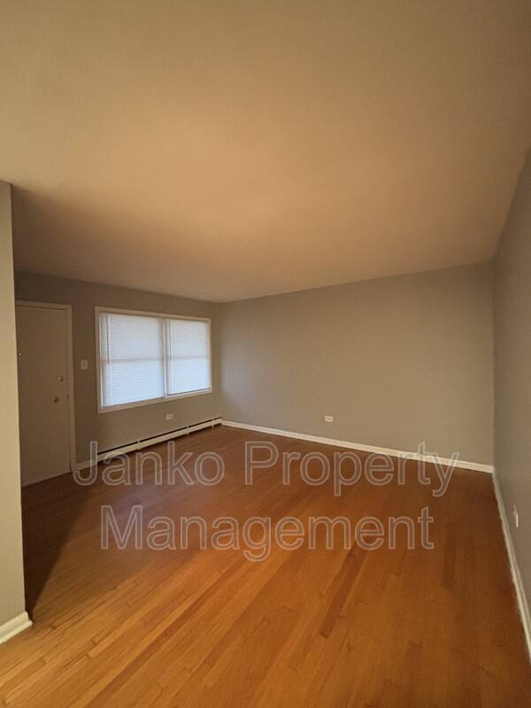 Apartment for rent at 5003 Columbus Dr #B, Oak Lawn, IL 60453