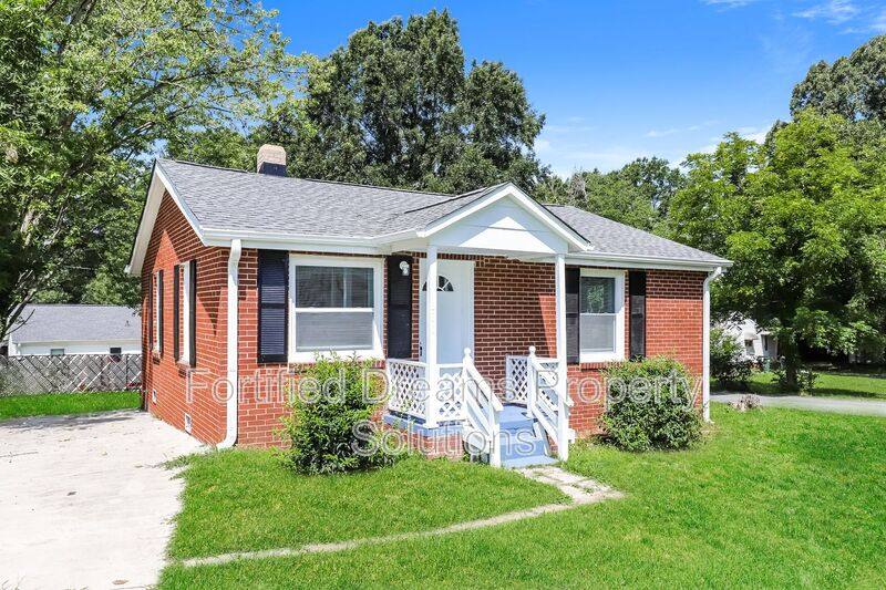 House for rent at 630 Lincoln St, Burlington, NC 27217