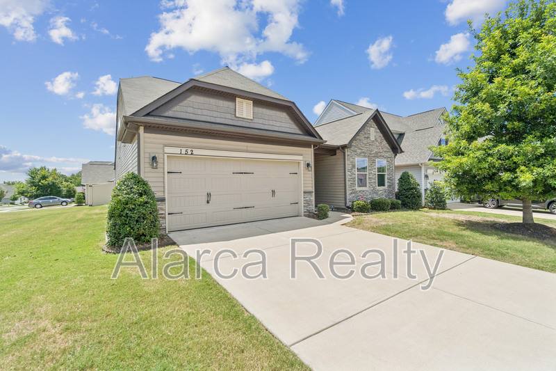 House for rent at 152 Suggs Mill Dr, Mooresville, NC 28115