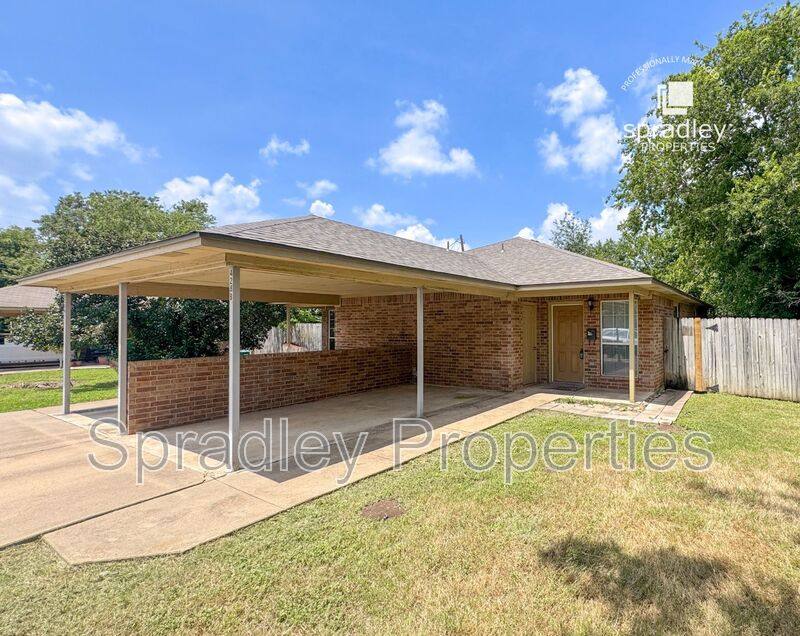 Townhouse for rent at 428B N Wall St, Belton, TX 76513