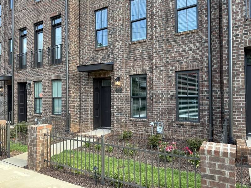 Townhouse for rent at 222 Gilead Rd, Huntersville, NC 28078