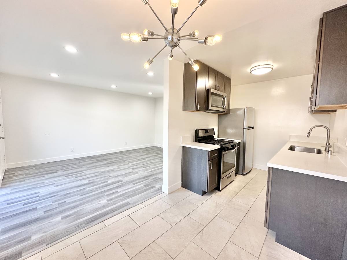 Apartment for rent at 1508 S Orange Dr, Los Angeles, CA 90019