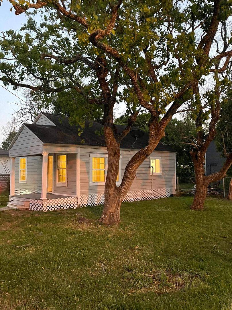 House for rent at 702 Rosedale St #2 1, La Marque, TX 77568