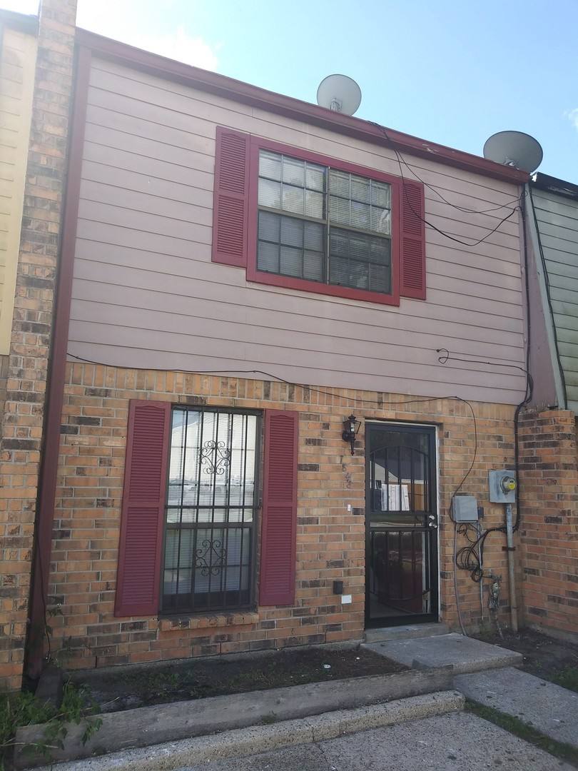 Townhouse for rent at 7848 N Coronet Court, New Orleans, LA 70126