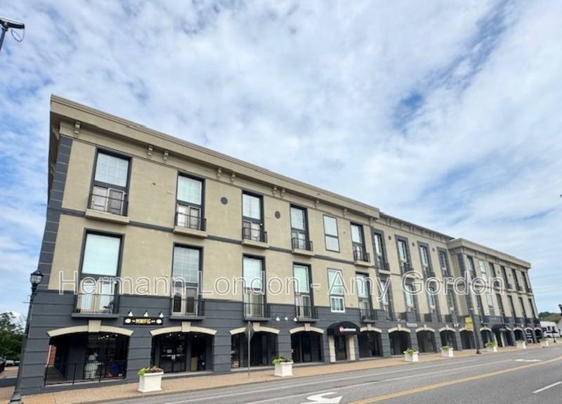 Apartment for rent at 200 S Kirkwood #323, Saint Louis, MO 63122