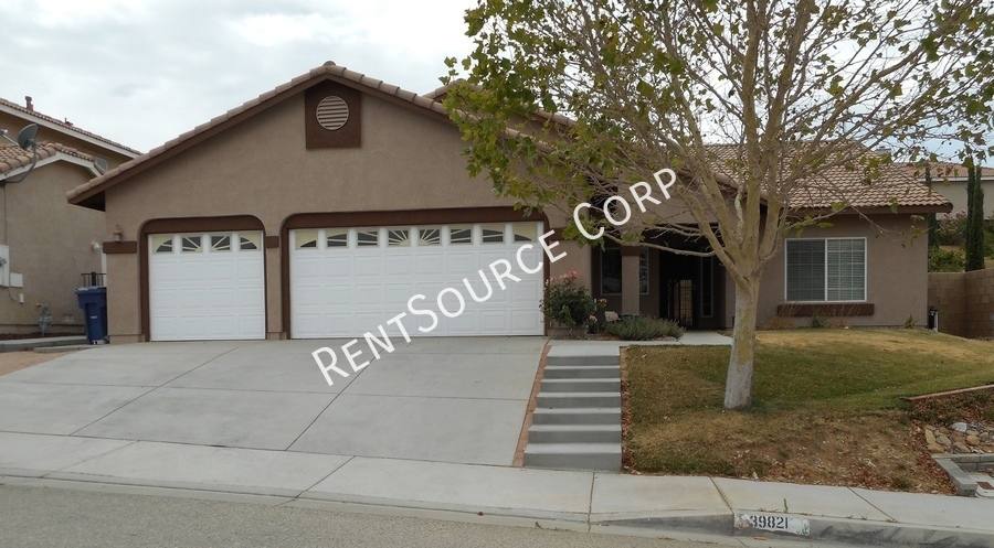 House for rent at 39821 Sunstar St, Palmdale, CA 93551