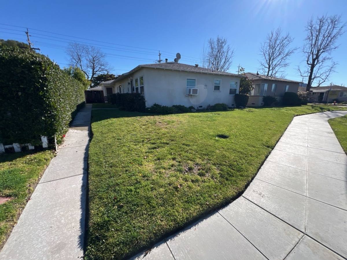 Apartment for rent at 1706 Hollywood Way, Burbank, CA 91505