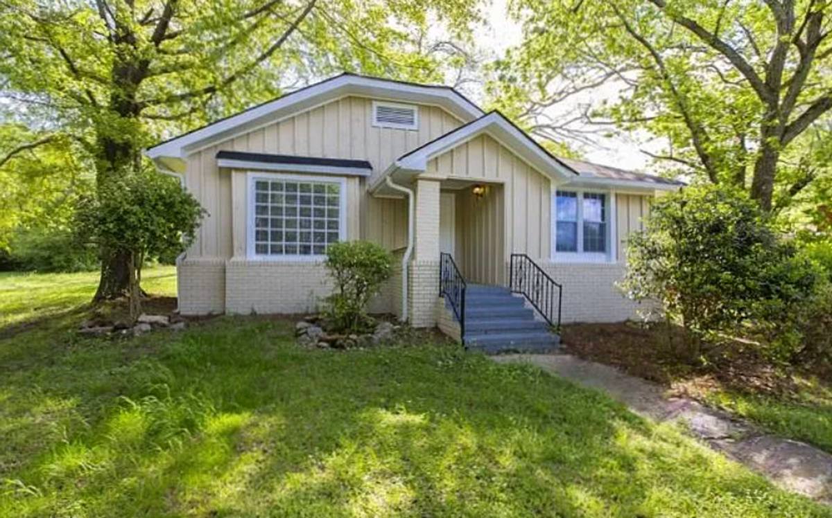 House for rent at 1001 3rd Ave, Pleasant Grove, AL 35127