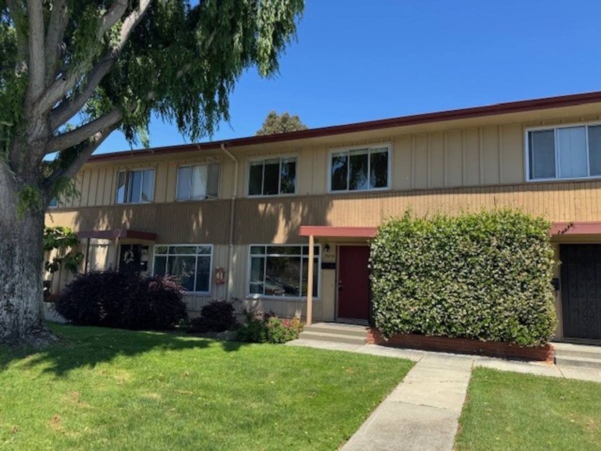 Townhouse for rent at 1543 Marina Court, San Mateo, CA 94403