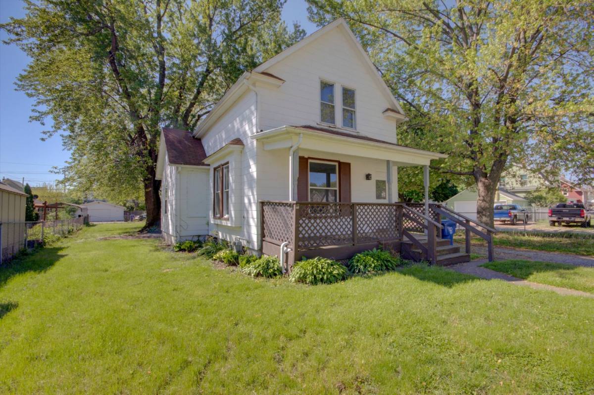 House for rent at 2131 Dixwell St, Davenport, IA 52802