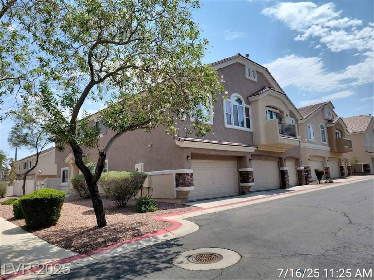 Townhouse for rent at 1152 Harts Bluff Place, Henderson, NV 89002