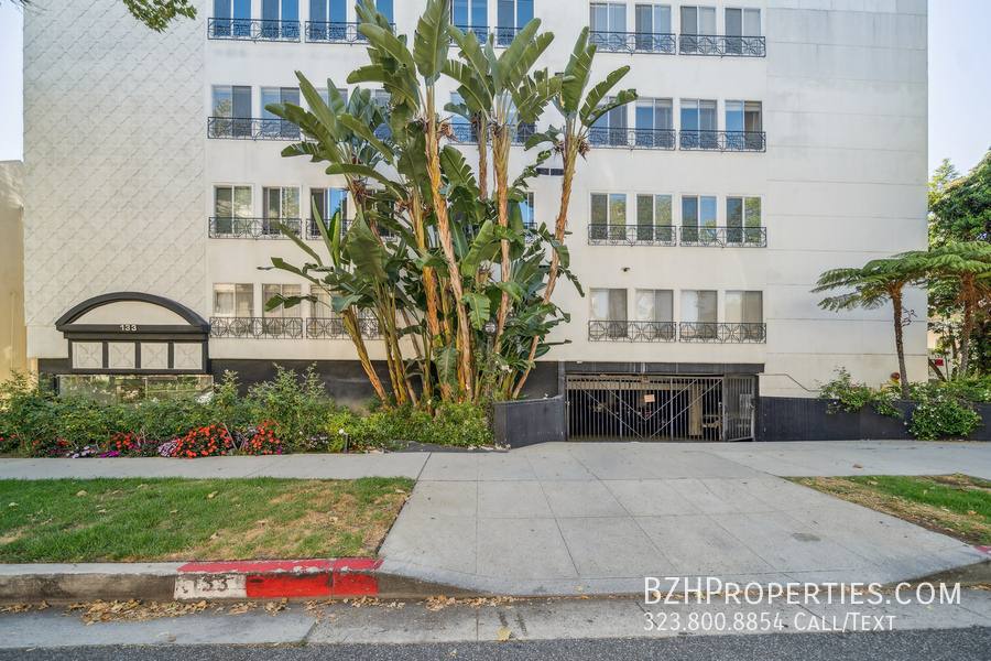 Apartment for rent at 136 N Swall Dr #302, Beverly Hills, CA 90211