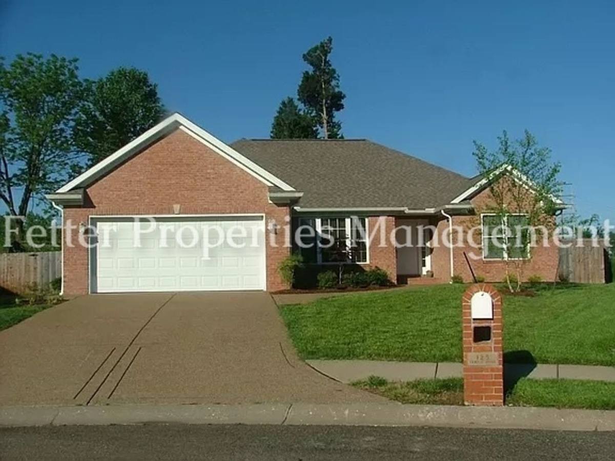 House for rent at 125 Temple Dr, Newburgh, IN 47630
