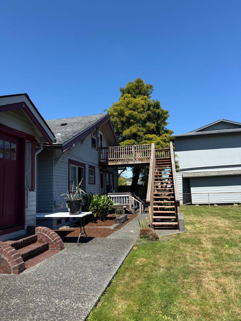 Apartment for rent at 711 N St, Hoquiam, WA 98550