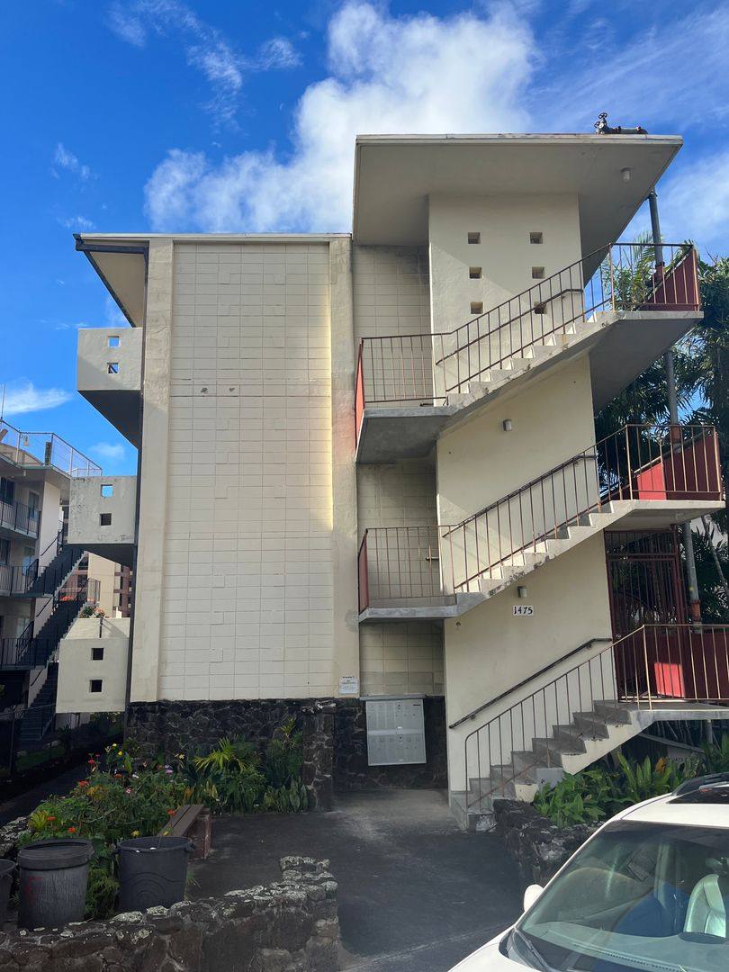 Apartment for rent at 1475 Thurston Ave, Honolulu, HI 96822