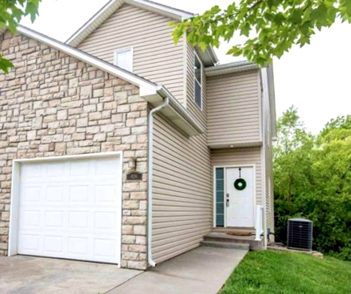 House for rent at 900 Oakbrook Place, Manhattan, KS 66503