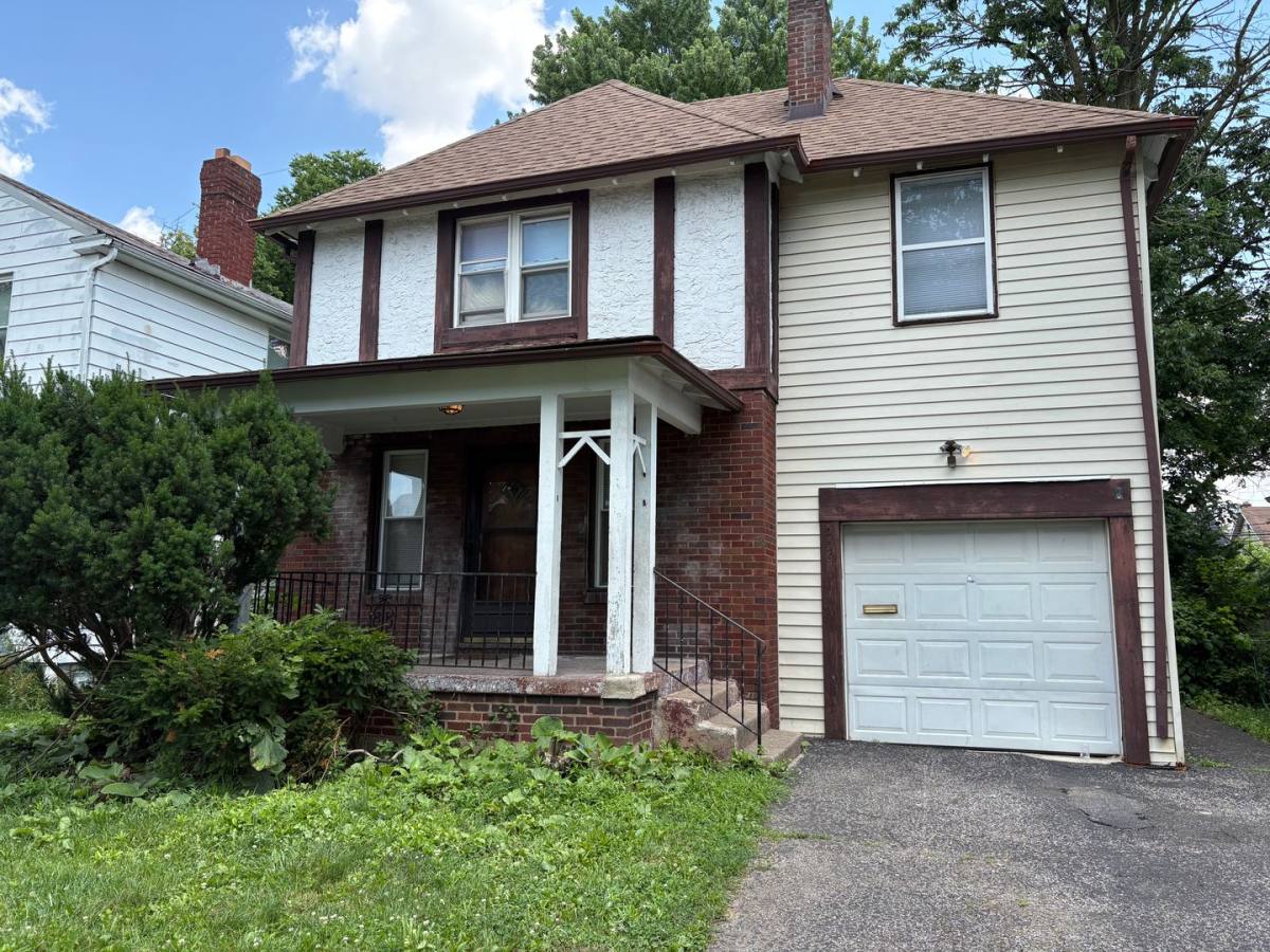 House for rent at 556 Wrexham Ave, Columbus, OH 43223