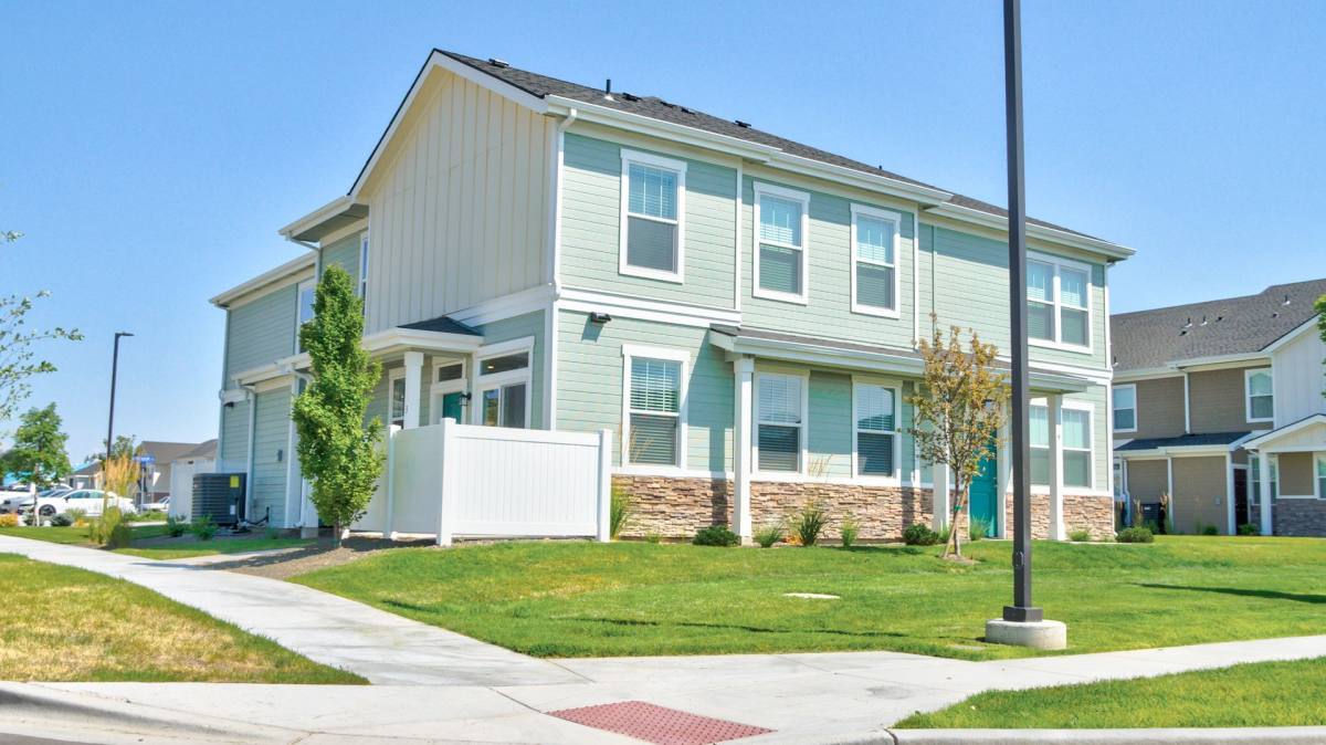 Townhouse for rent at 15714 N Knightgate Lane #1, Nampa, ID 83651