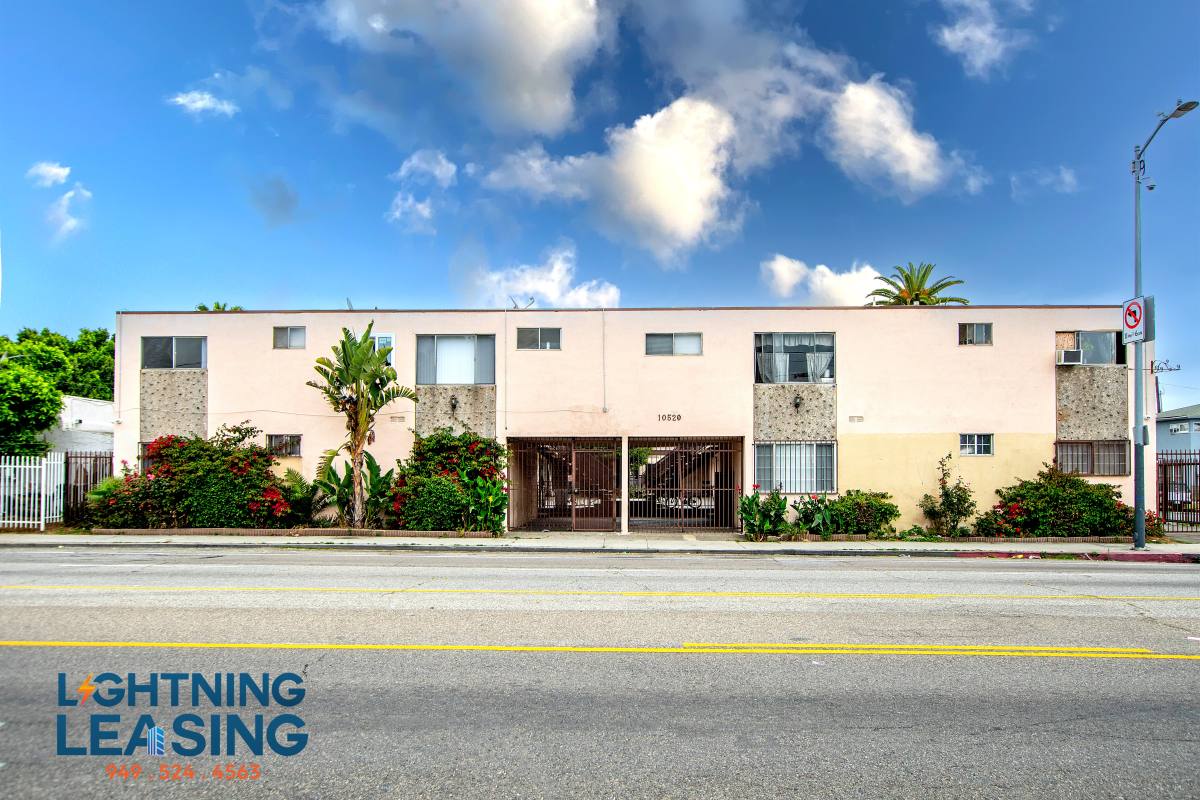 Apartment for rent at 10520 1 2 S Figueroa St #20D, Los Angeles, CA 90003