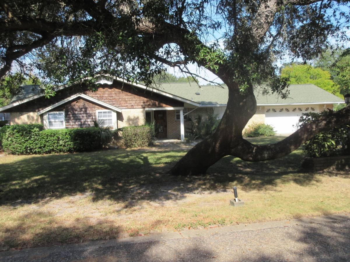 House for rent at 208 Nandina Rd, Gulf Breeze, FL 32561