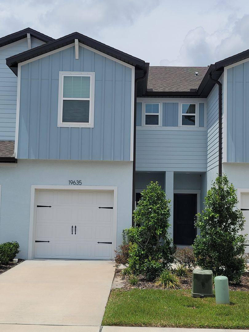 Townhouse for rent at 19635 Shady Oak Dr, Land O Lakes, FL 34638
