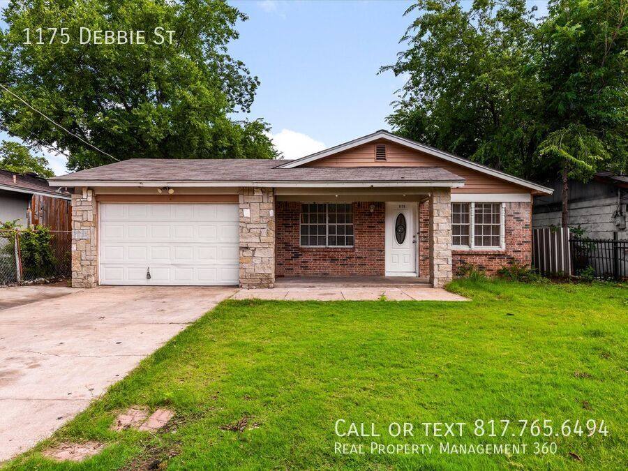 House for rent at 1175 Debbie St, Fort Worth, TX 76115
