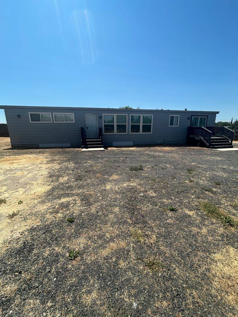 House for rent at 12430 Lancaster Rd, Oakdale, CA 95361