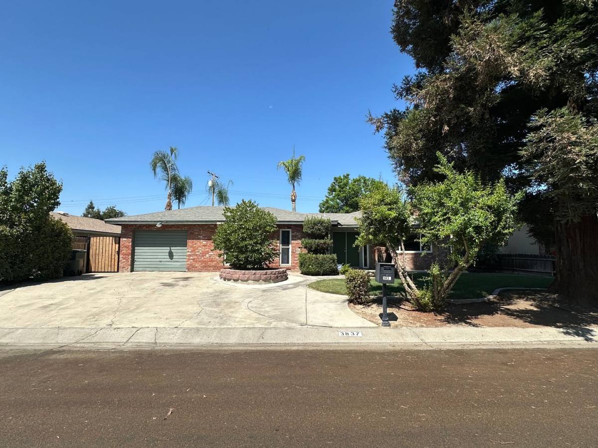 House for rent at 3837 S Verde Vista St, Visalia, CA 93277