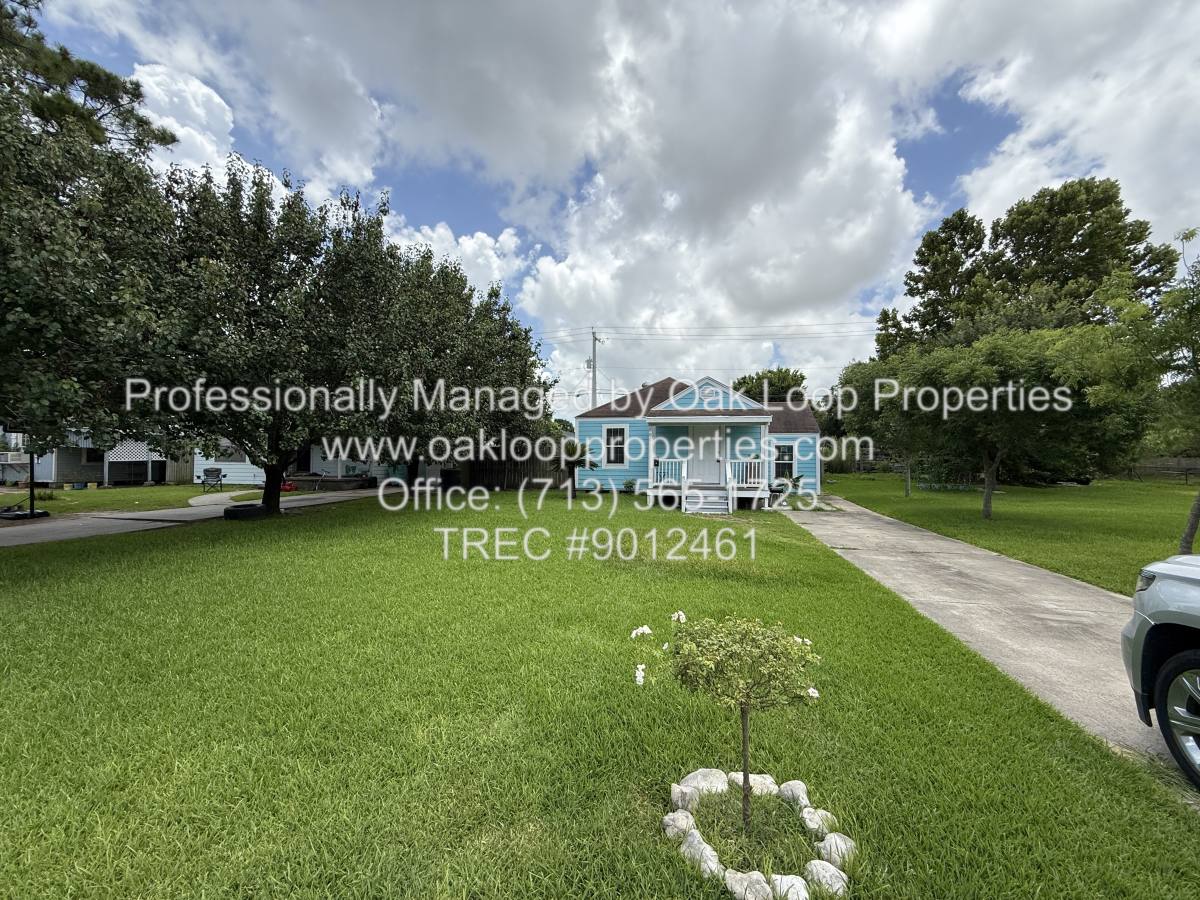 House for rent at 501 19th Ave N, Texas City, TX 77590