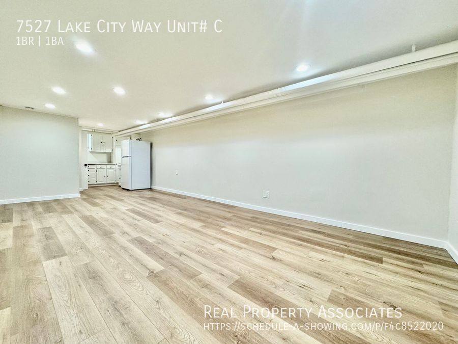 Apartment for rent at 7527 Lake City Way #C, Seattle, WA 98115