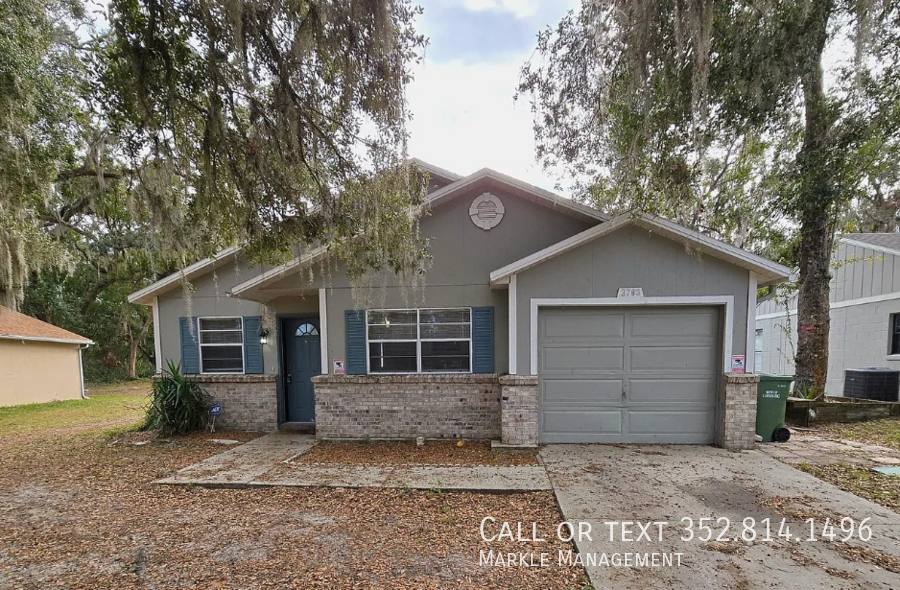 House for rent at 2703 Lorraine Dr, Leesburg, FL 34748