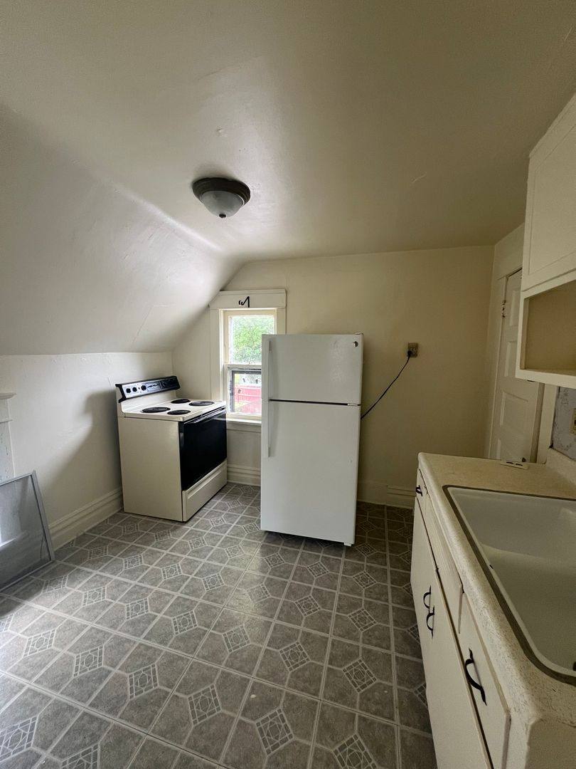 Apartment for rent at 712 Scott St, Monroe, MI 48161