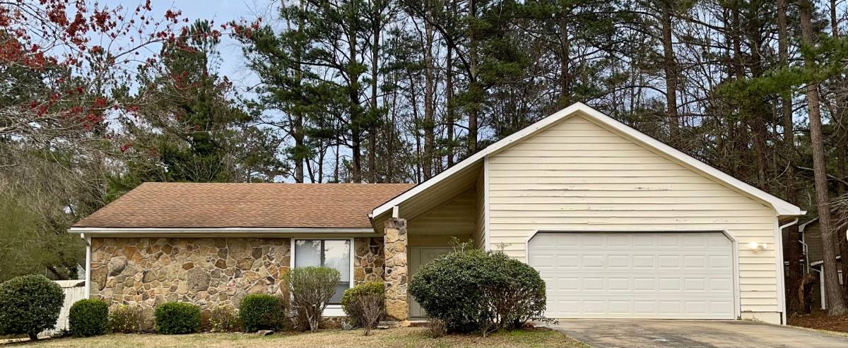 House for rent at 8978 Habersham Dr, Jonesboro, GA 30238