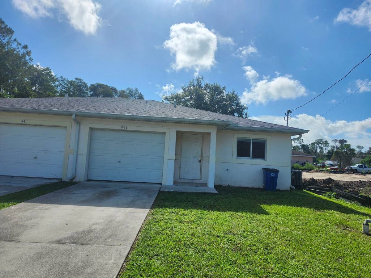 Townhouse for rent at 943 Homestead Rd S, Lehigh Acres, FL 33974
